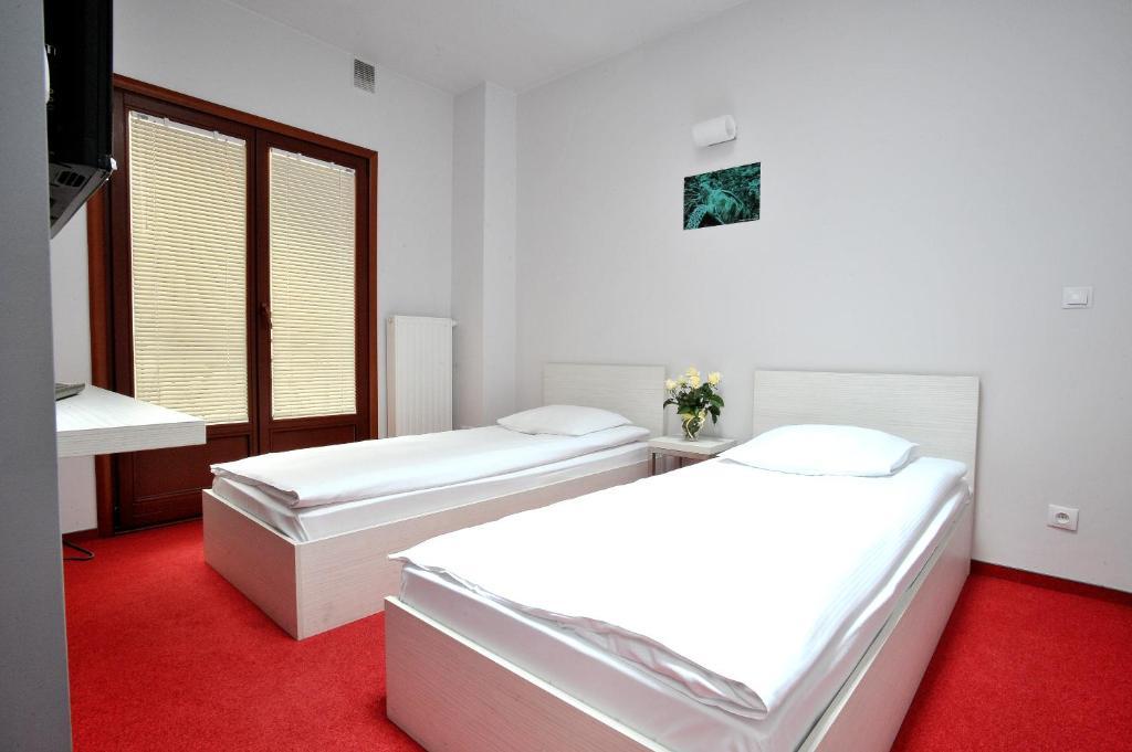 Hostel Promenada Rzeszow Room photo